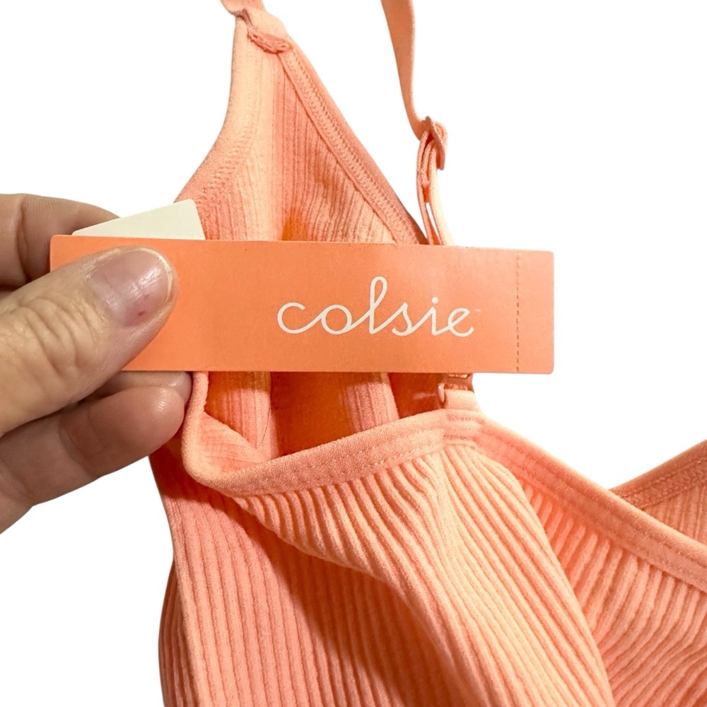 Colsie Seamless Bodysuit with Keyhole in Salmon Size Small - NWT - Picture 6 of 7